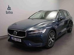 Blå Begagnad 2023 Volvo V60 Kombi | 329 500 kr (Marknadspris)