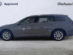 Grå Begagnad 2023 VW Passat Business Kombi | 304 900 kr (Marknadspris)