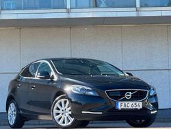 Svart Begagnad 2016 Volvo V40 Kombi | 179 900 kr (Lite dyr)