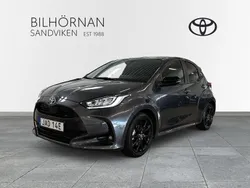 Mörkgrå (grå) Begagnad 2022 Toyota Yaris Hybrid Style Halvkombi | 269 900 kr (Dyr)