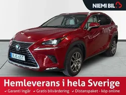 Röd Begagnad 2019 Lexus NX300h Executive Line SUV | 309 900 kr (Marknadspris)