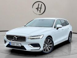 Vit Begagnad 2021 Volvo V60 Momentum Kombi | 265 000 kr (Marknadspris)
