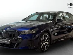 Blå (blue) Begagnad 2025 BMW 530e M Sport Kombi | 714 700 kr (Marknadspris)