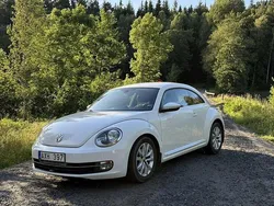 Vit Begagnad 2013 VW Beetle Halvkombi | 99 900 kr (Marknadspris)