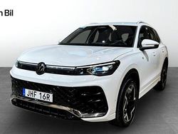 Pure white Begagnad 2025 VW Tiguan R-line SUV | 489 900 kr (Marknadspris)