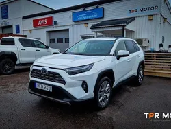 Vit (svart) Begagnad 2024 Toyota RAV4 Hybrid Executive SUV | 469 500 kr (Marknadspris)