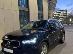 Svart Begagnad 2022 Volvo XC40 Momentum SUV | 260 000 kr (Bra pris)