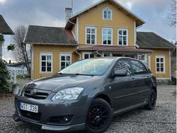 Grå Begagnad 2005 Toyota Corolla Halvkombi | 35 000 kr (Lite dyr)
