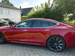 Röd Begagnad 2018 Tesla Model S Sedan | 279 000 kr