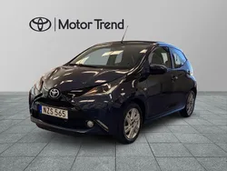 Mörkblå (blå) Begagnad 2015 Toyota Aygo X-wave Halvkombi | 69 000 kr (Marknadspris)