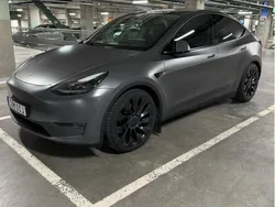Svart Begagnad 2023 Tesla Model Y Performance SUV | 490 000 kr (Marknadspris)