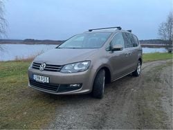 Brun Begagnad 2015 VW Sharan Minibuss | 115 000 kr (Bra pris)