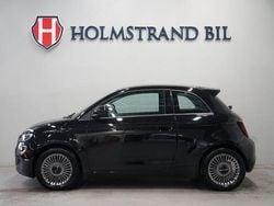 Svart Begagnad 2022 Fiat 500e Halvkombi | 179 800 kr (Marknadspris)