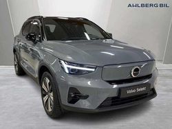 Grå Begagnad 2022 Volvo XC40 Plus SUV | 359 500 kr