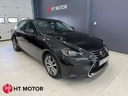 Svart Begagnad 2018 Lexus IS300h Executive Line Sedan | 249 800 kr (Marknadspris)