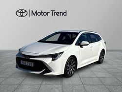 Vit Begagnad 2023 Toyota Corolla Style Kombi | 259 900 kr (Marknadspris)