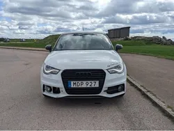 Vit Begagnad 2013 Audi A1 Sportback Sport Halvkombi | 90 000 kr (Marknadspris)