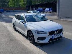 Vit Begagnad 2020 Volvo V60 Momentum Kombi | 205 000 kr (Lite dyr)