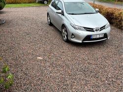 Silver Begagnad 2013 Toyota Auris Active Halvkombi | 55 000 kr (Marknadspris)