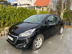 Svart Begagnad 2016 Peugeot 208 Halvkombi | 73 000 kr (Marknadspris)