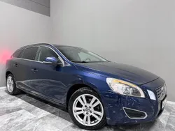 Blå Begagnad 2013 Volvo V60 Momentum Kombi | 89 900 kr (Marknadspris)