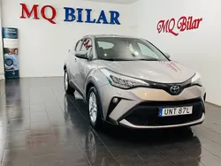 Mörkgrå Begagnad 2020 Toyota C-HR Active SUV | 199 900 kr (Marknadspris)