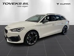 Vit ("candy" weiss) Begagnad 2024 Cupra Leon Kombi | 279 900 kr (Bra pris)