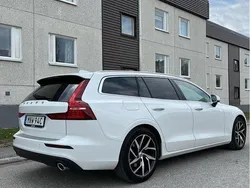 Vit Begagnad 2019 Volvo V60 Momentum Kombi | 195 000 kr (Bra pris)