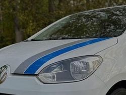 Vit i blå disagne Begagnad 2012 VW up! Halvkombi | 43 500 kr (Marknadspris)