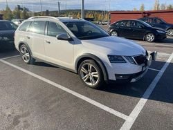 Vit Begagnad 2018 Skoda Octavia Scout Kombi | 134 000 kr (Superpris)