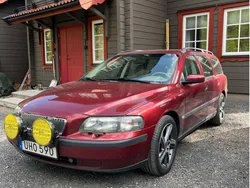 Röd Begagnad 2004 Volvo V70 Kombi | 30 000 kr (Marknadspris)