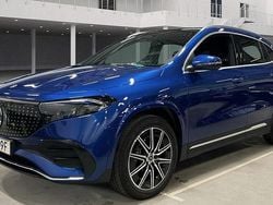Blå (spektralblå metallic) Begagnad 2024 Mercedes EQA300 AMG SUV | 489 000 kr (Dyr)