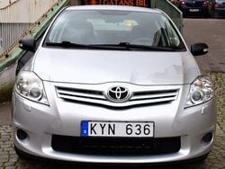 Silver Begagnad 2011 Toyota Auris Halvkombi | 58 800 kr (Bra pris)