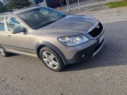 Brun Begagnad 2011 Skoda Octavia Scout Kombi | 38 000 kr (Bra pris)