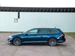 Blå Begagnad 2020 VW Passat GTE Kombi | 214 000 kr (Marknadspris)
