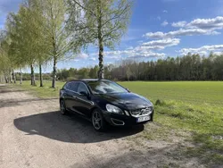 Svart Begagnad 2011 Volvo V60 Momentum Kombi | 60 000 kr (Marknadspris)