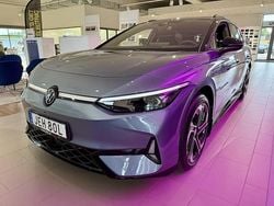 Ljusblå (blå) Ny 2025 VW ID.7 GTX Kombi | 696 900 kr (Marknadspris)