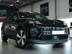 Svart Begagnad 2024 Porsche Macan SUV | 925 000 kr