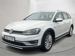 Vit Begagnad 2017 VW Golf VII Sedan | 110 000 kr (Bra pris)
