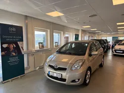 Ljusbrun (brun) Begagnad 2011 Toyota Yaris Halvkombi | 49 900 kr (Marknadspris)
