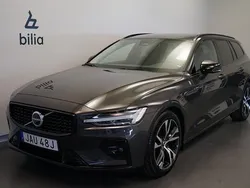 Grå Begagnad 2024 Volvo V60 Plus Kombi | 399 500 kr (Marknadspris)