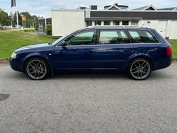 Mörkblå (blå) Begagnad 2000 Audi A6 Kombi | 39 900 kr (Dyr)