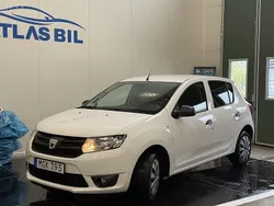Vit Begagnad 2015 Dacia Sandero Halvkombi | 49 900 kr (Marknadspris)