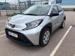 Silver Begagnad 2022 Toyota Aygo Halvkombi | 144 900 kr (Marknadspris)