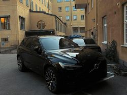 Svart metallic Begagnad 2021 Volvo XC60 R-Design SUV | 449 000 kr (Dyr)
