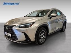 Grå Begagnad 2024 Lexus NX350h Business Edition SUV | 509 500 kr (Marknadspris)