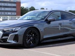 Grå samma som bilen Begagnad 2024 Audi e-tron GT quattro Sedan | 939 000 kr (Lite dyr)
