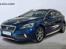 Blå Begagnad 2015 Volvo V40 CC Kombi | 179 900 kr