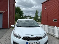 Vit Begagnad 2018 Kia Ceed Halvkombi | 99 800 kr