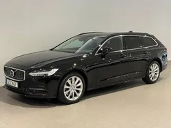 Svart Begagnad 2022 Volvo V90 Momentum Kombi | 359 500 kr (Marknadspris)